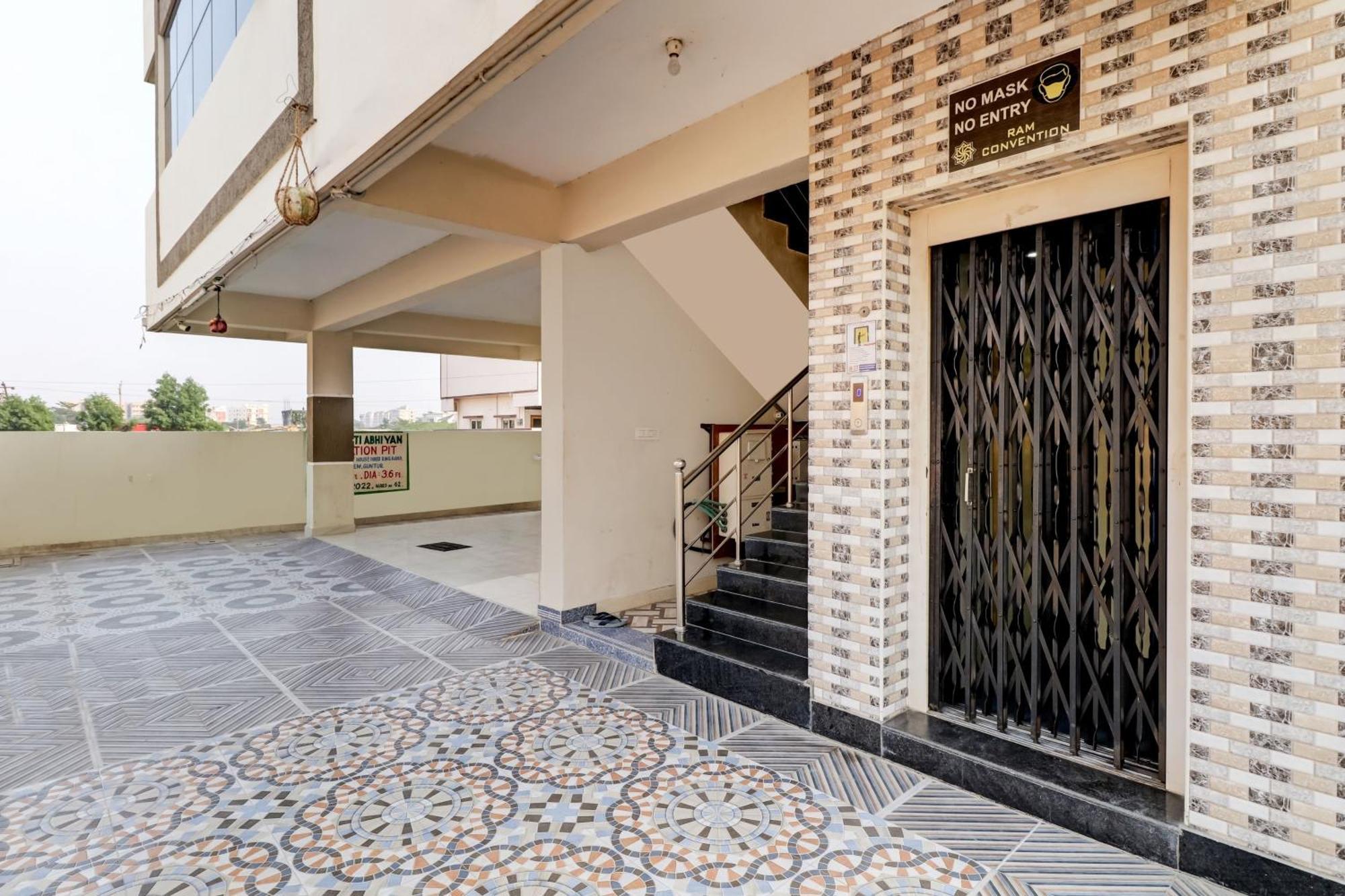 Hotel Oyo Vnr Convention Guntūr Zewnętrze zdjęcie