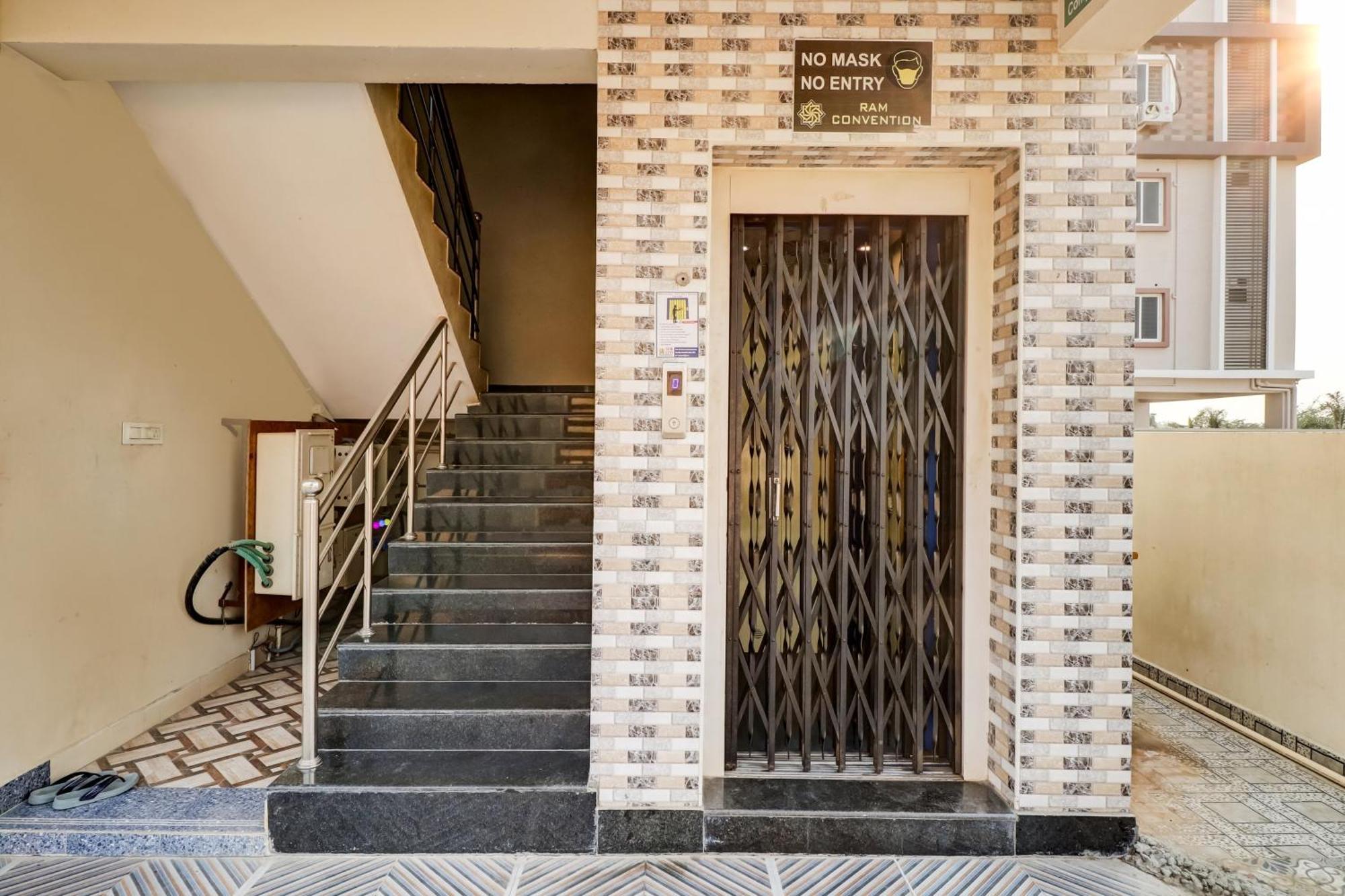 Hotel Oyo Vnr Convention Guntūr Zewnętrze zdjęcie